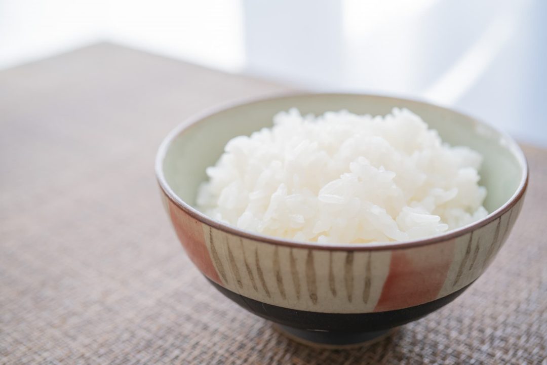 茶碗に盛られた白米